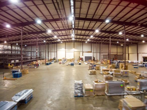 For Sale | 336,936 SF South Texas Industrial Facility: 516 W Live Oak St, Cuero, TX 77954